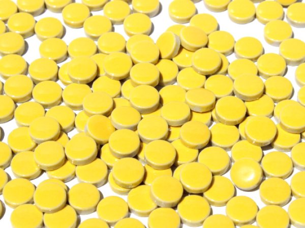 画像2: キュートな10ミリ丸タイル　バラ　濃黄色　30Ａ (2)