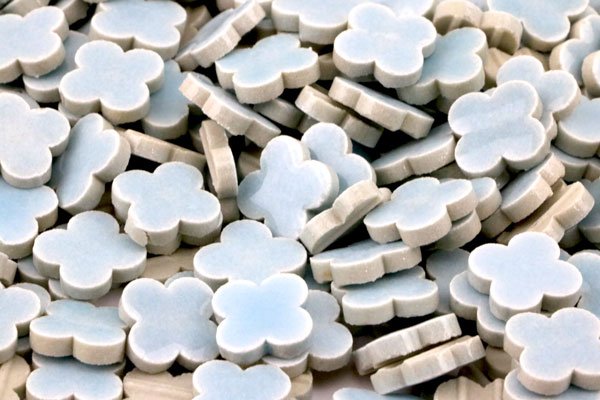 画像3: 14ミリクローバータイル バラ石 水色 11L (3)