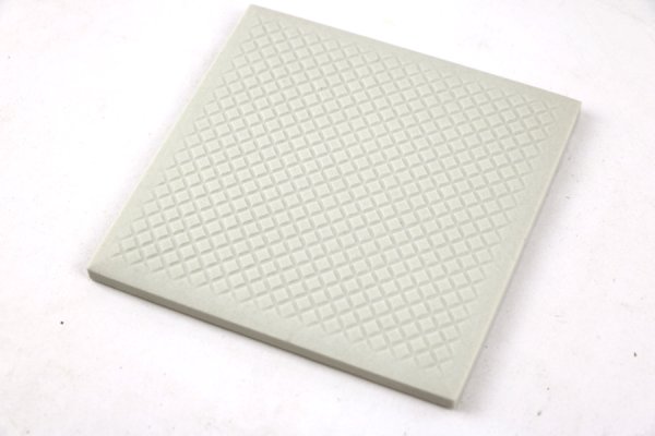 画像2: 【在庫処分】150角グリップタイル　オフホワイト　HN150-10N　ケース販売　40枚入 (2)
